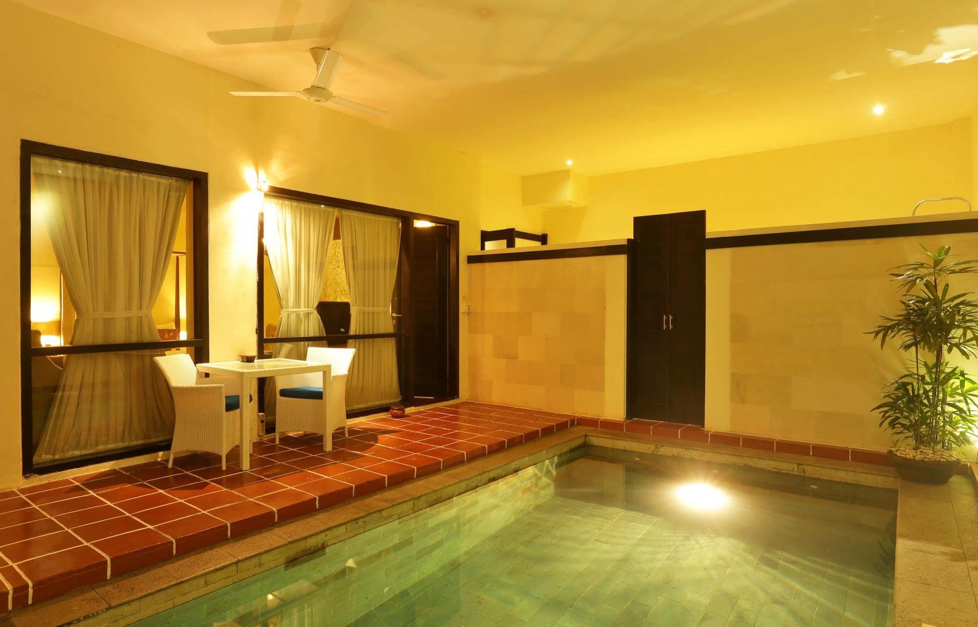 Marbella Pool 4*